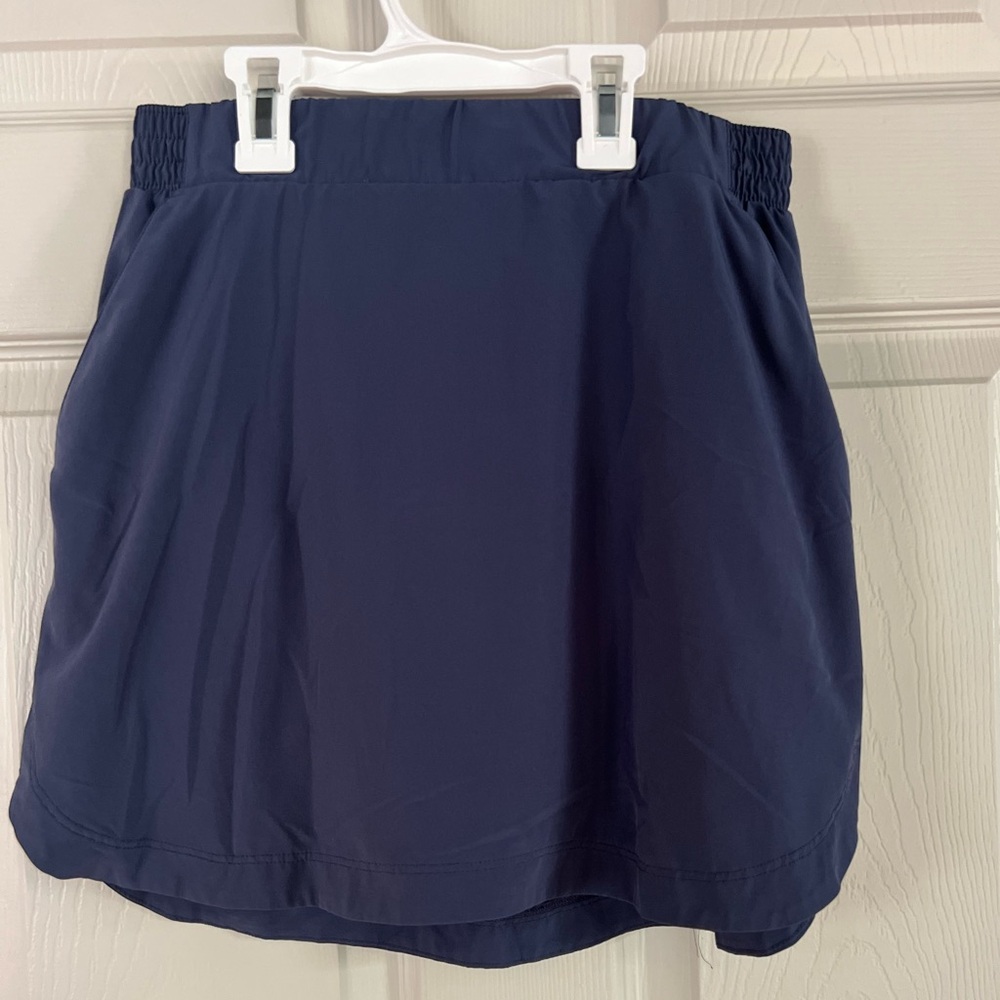 💰⬇️ CLOSET CLEAROUT Navy Athletic Skirt with Built-in Shorts – S/M